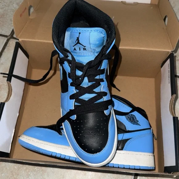 Nike Air Jordan 1 Mid GS Black University Blue Size 6.5Y Gently Used with box - Picture 4 of 11